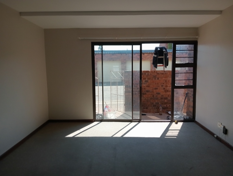 2 Bedroom Property for Sale in Langenhovenpark Free State